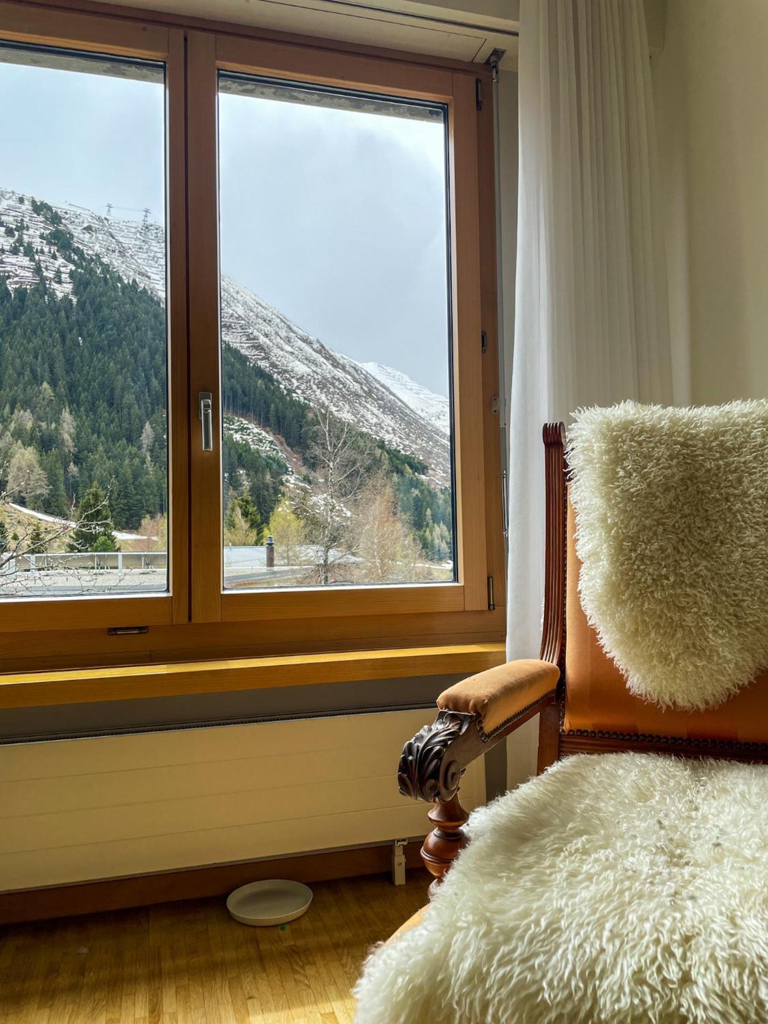 Top Modernes Apartment Im Herzen Von Andermatt Balkon & Bergblick Экстерьер фото