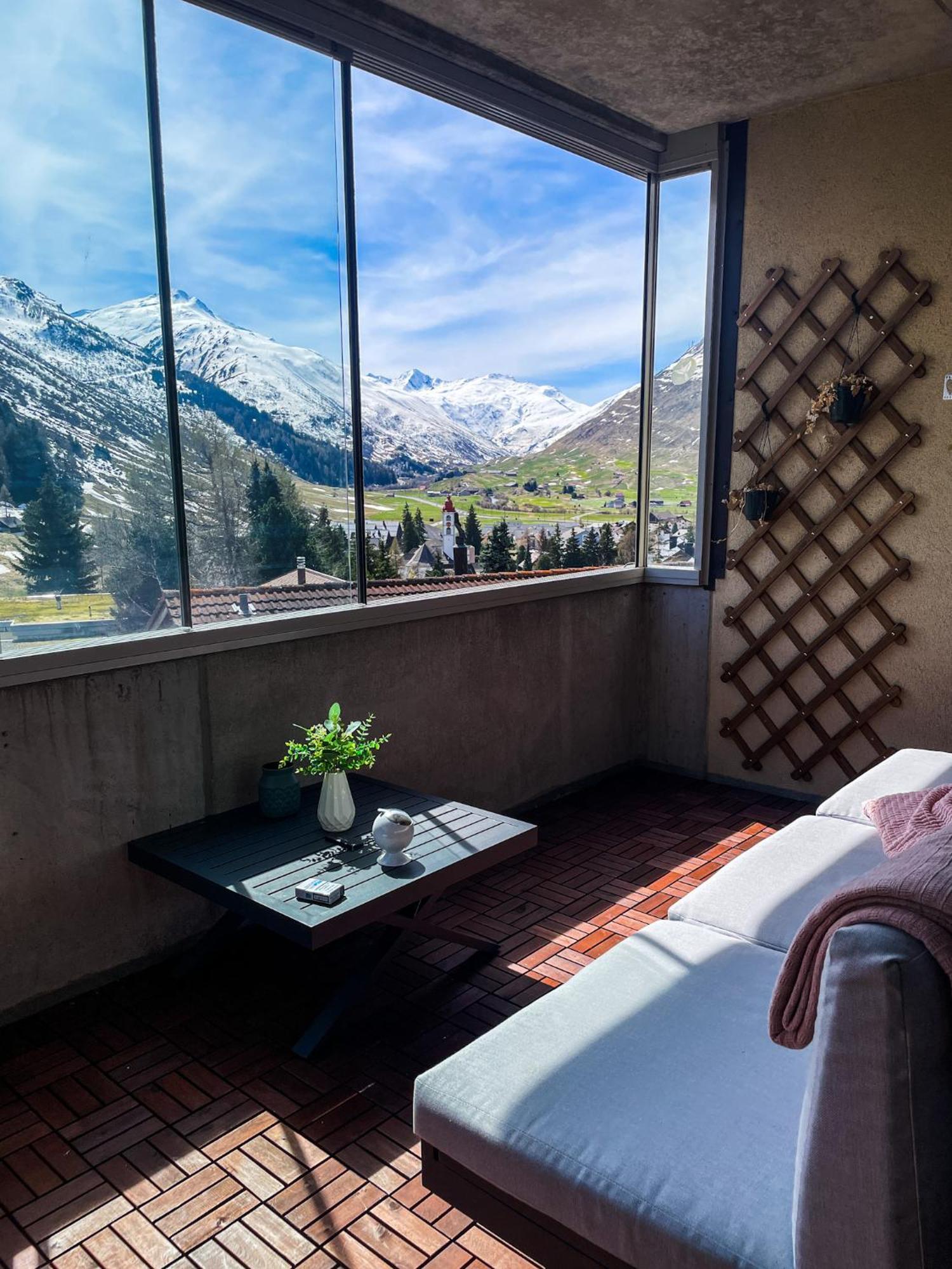 Top Modernes Apartment Im Herzen Von Andermatt Balkon & Bergblick Экстерьер фото