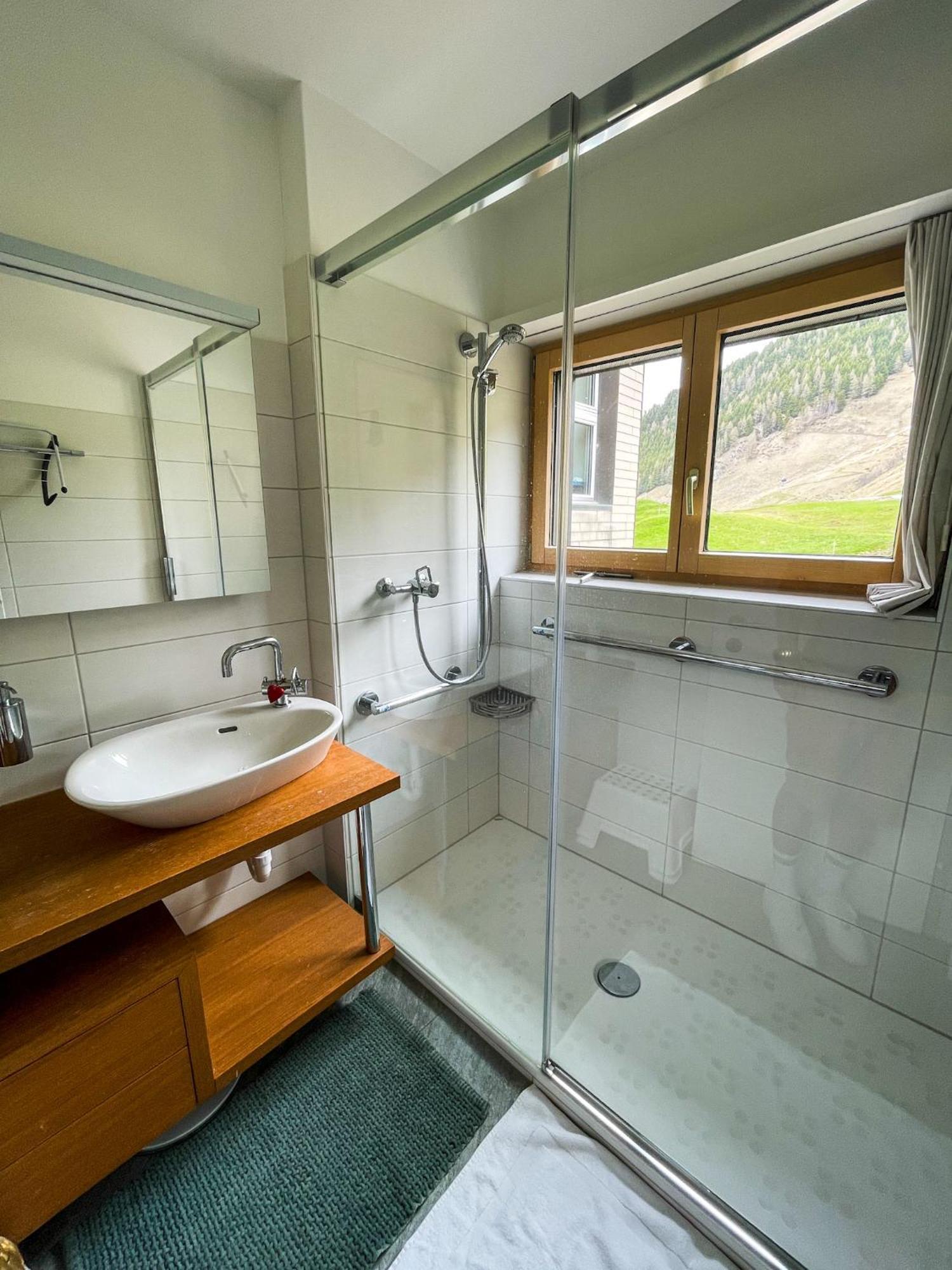 Top Modernes Apartment Im Herzen Von Andermatt Balkon & Bergblick Экстерьер фото