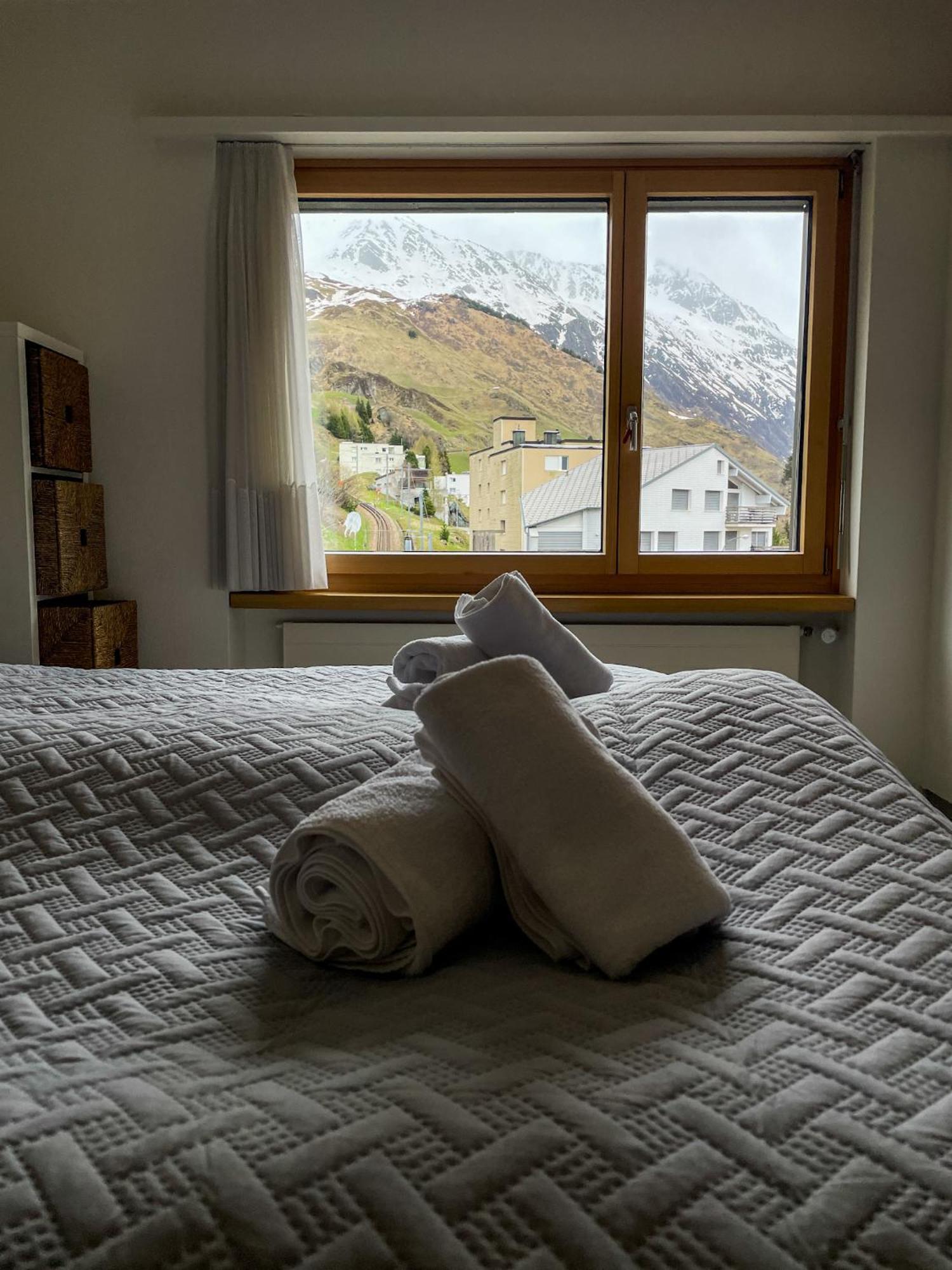 Top Modernes Apartment Im Herzen Von Andermatt Balkon & Bergblick Экстерьер фото